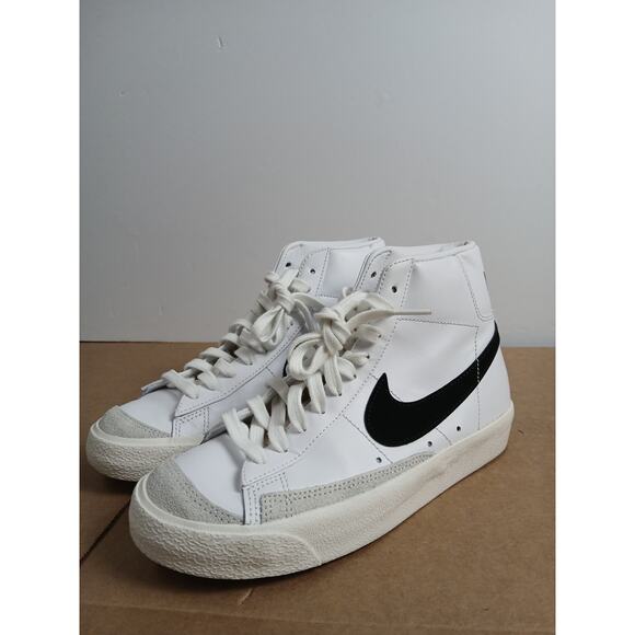 USED Nike Women’s Blazer Mid ’77 Sneakers White Black Sail Size 6.5 - Picture 2 of 5